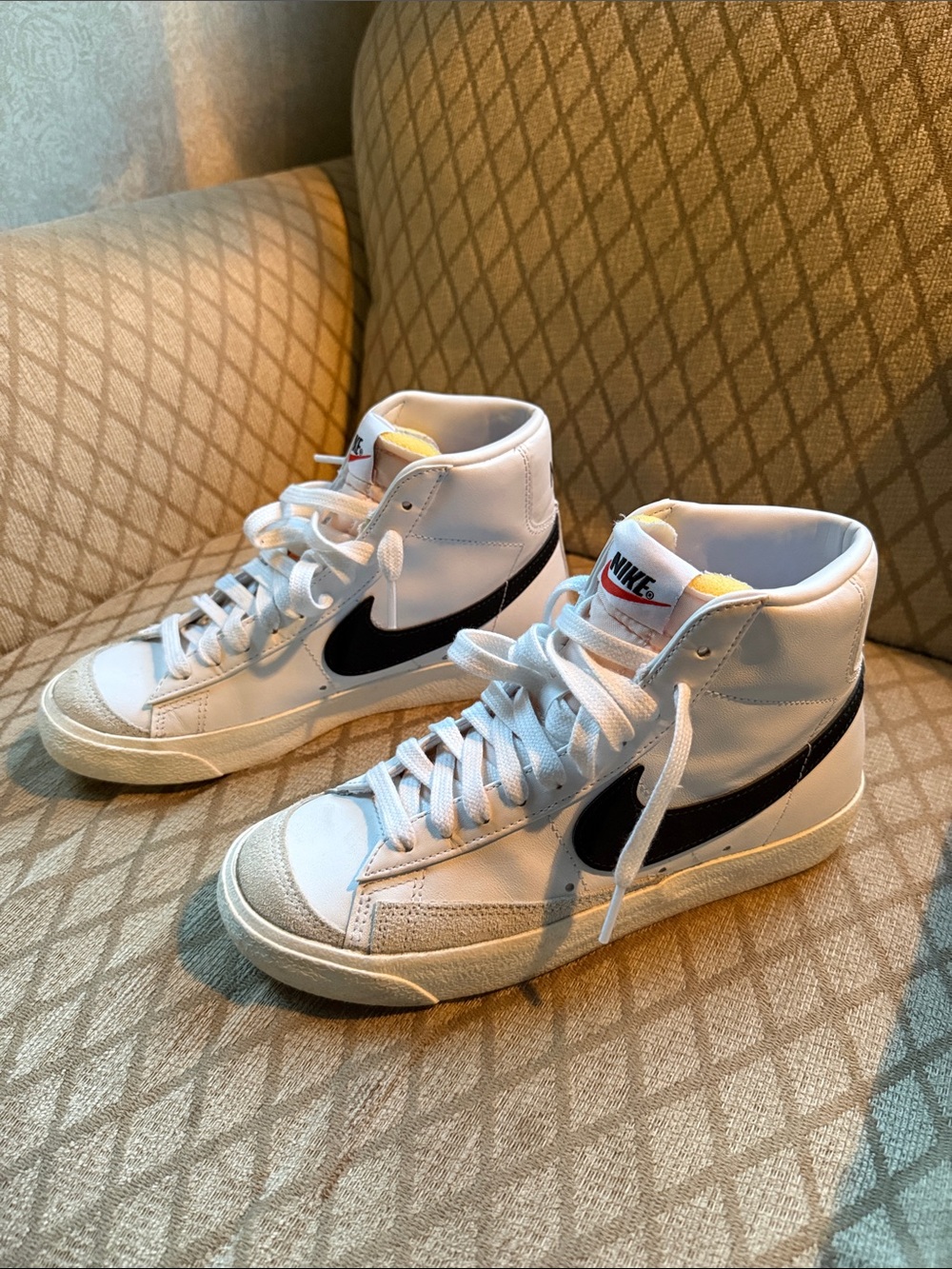 NIKE Blazer Mid ‘77 Vintage White and Black